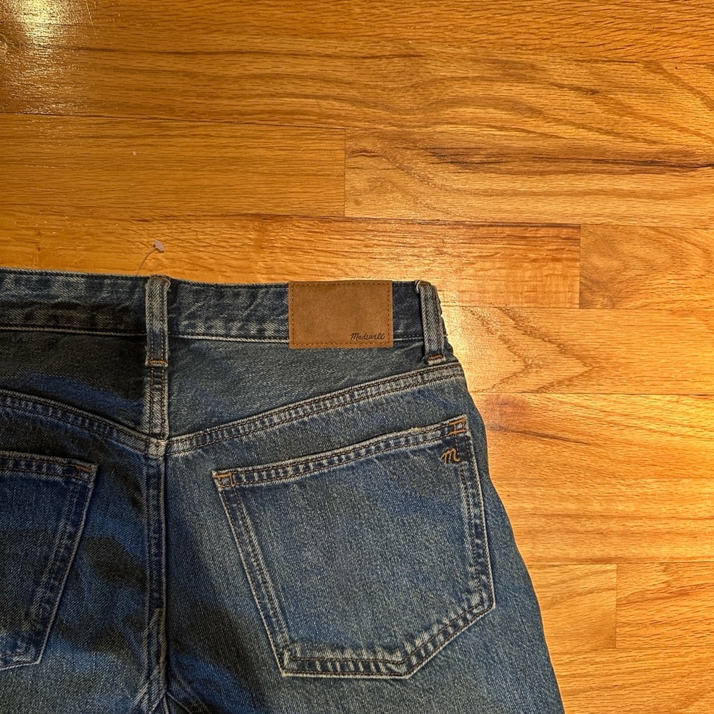 Madewell the darted barrel leg Jean - Picture 4 of 5